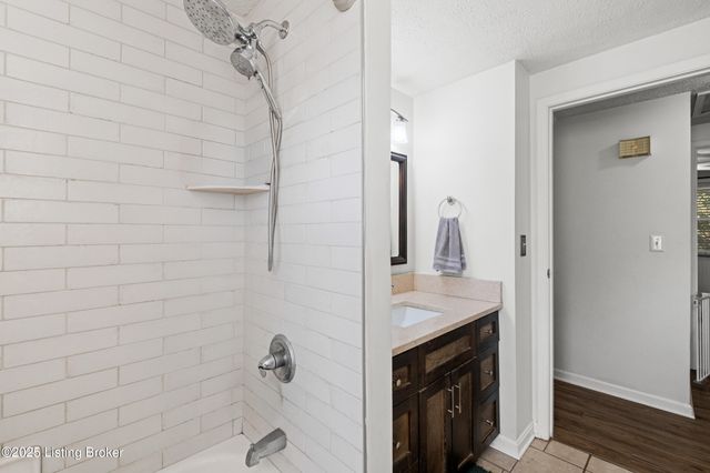 8705 Shepherds Ct, Louisville, KY 40291