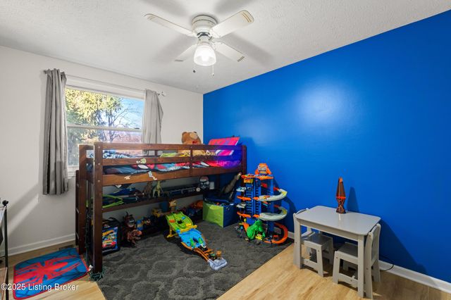 8705 Shepherds Ct, Louisville, KY 40291