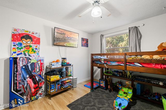 8705 Shepherds Ct, Louisville, KY 40291