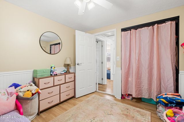 8705 Shepherds Ct, Louisville, KY 40291