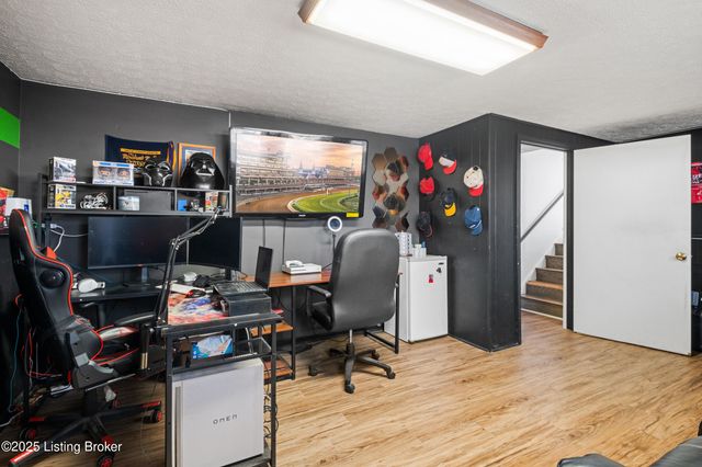 8705 Shepherds Ct, Louisville, KY 40291