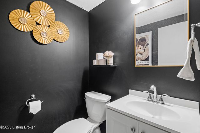 8705 Shepherds Ct, Louisville, KY 40291