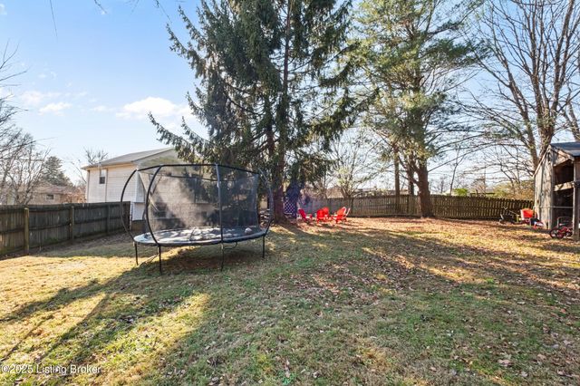 8705 Shepherds Ct, Louisville, KY 40291