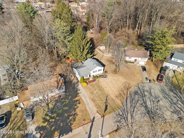 8705 Shepherds Ct, Louisville, KY 40291