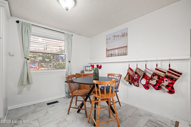 8705 Shepherds Ct, Louisville, KY 40291