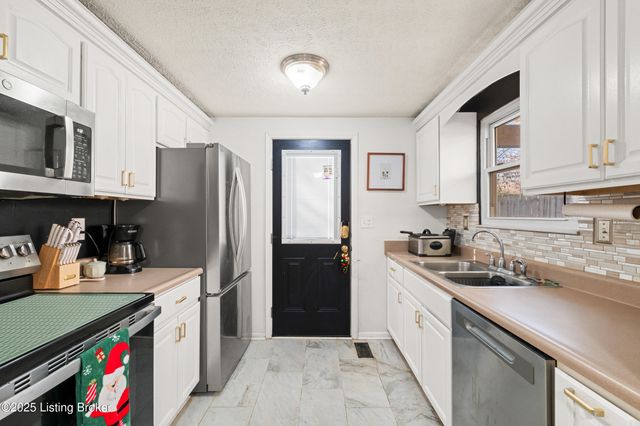 8705 Shepherds Ct, Louisville, KY 40291