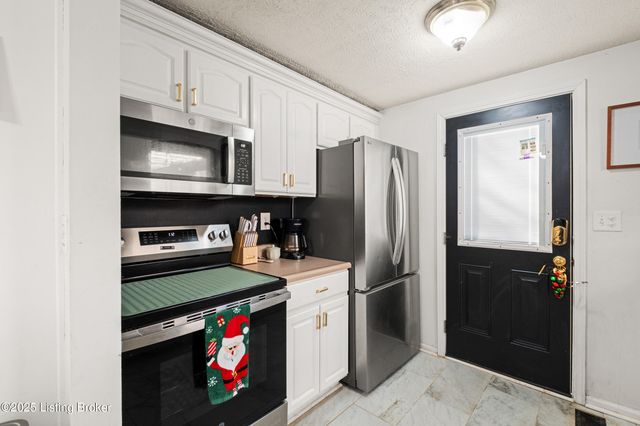 8705 Shepherds Ct, Louisville, KY 40291