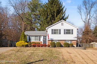 8705 Shepherds Ct, Louisville, KY 40291