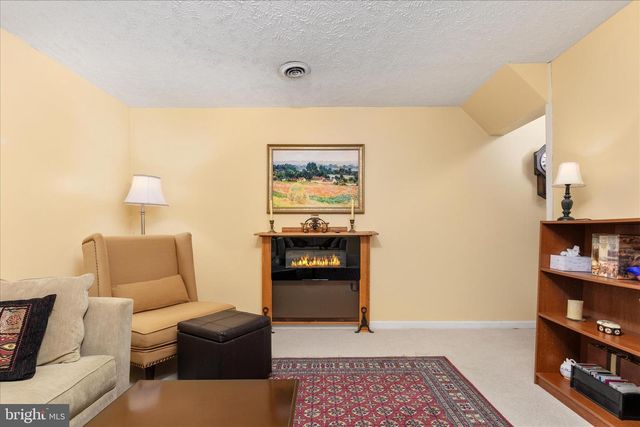 222 CAVALRY DR, Winchester, VA 22602