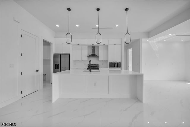 1618 Moore AVE, Lehigh Acres, FL 33972