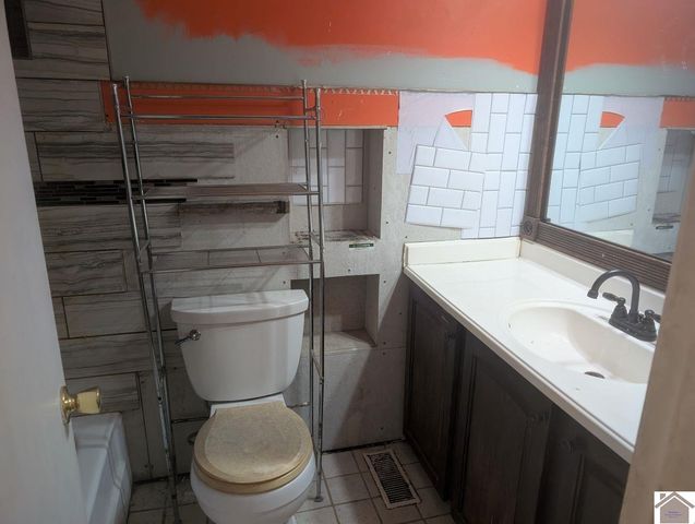 244 Longview Dr, Paducah, KY 42003