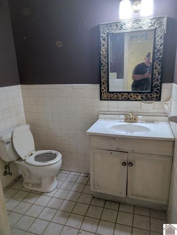 244 Longview Dr, Paducah, KY 42003