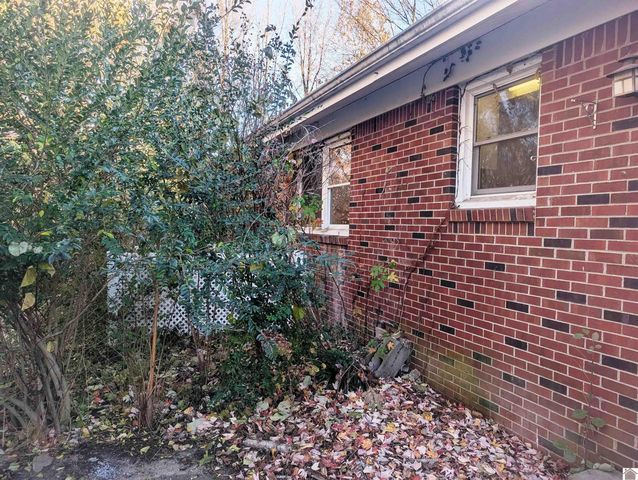 244 Longview Dr, Paducah, KY 42003