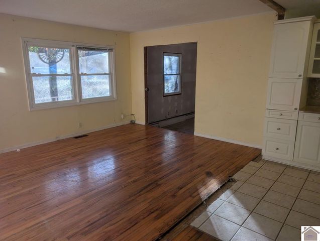 244 Longview Dr, Paducah, KY 42003