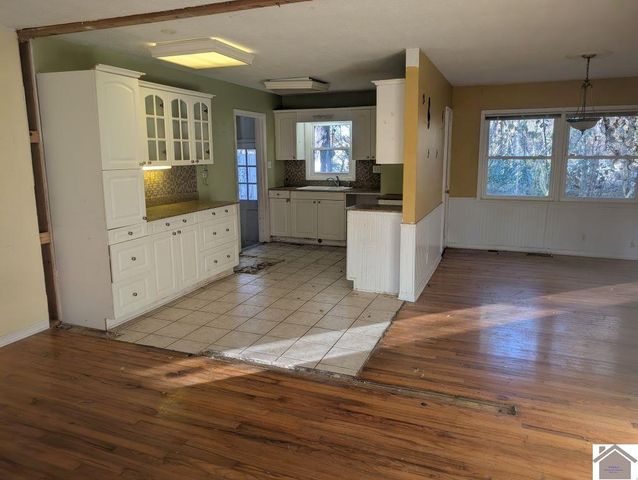 244 Longview Dr, Paducah, KY 42003