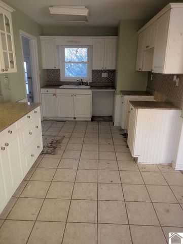 244 Longview Dr, Paducah, KY 42003