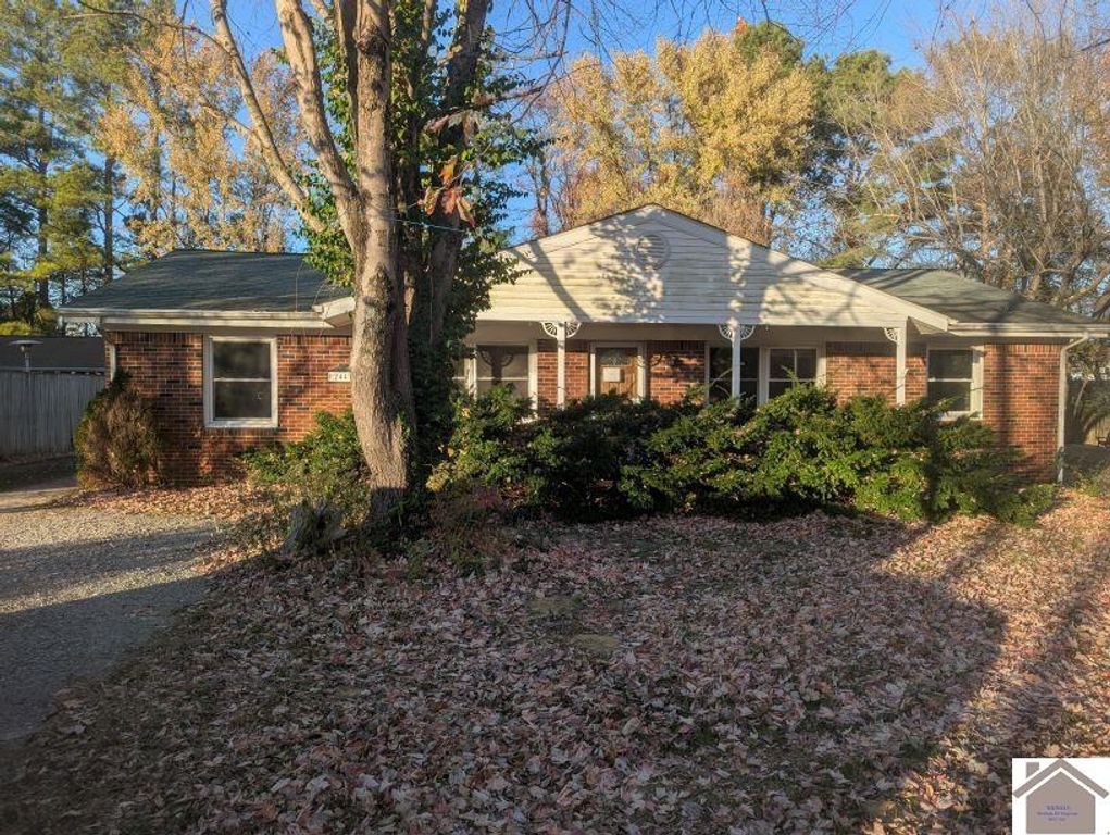 244 Longview Dr, Paducah, KY 42003