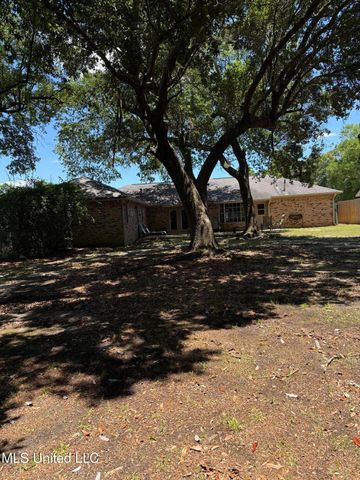 2246 Baywood Drive, Biloxi, MS 39532