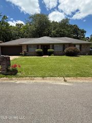 2246 Baywood Drive, Biloxi, MS 39532