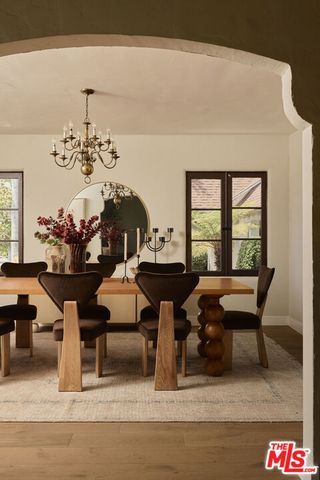 6255 Del Valle Drive, Los Angeles, CA 90048