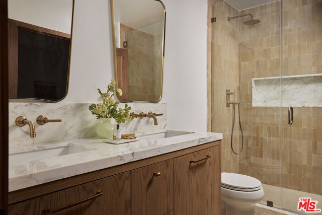 6255 Del Valle Drive, Los Angeles, CA 90048