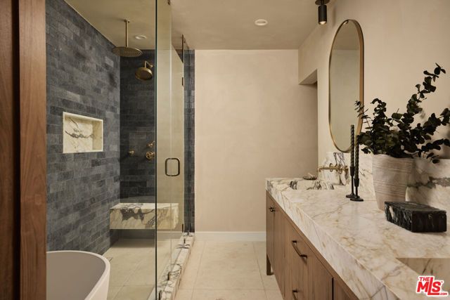 6255 Del Valle Drive, Los Angeles, CA 90048