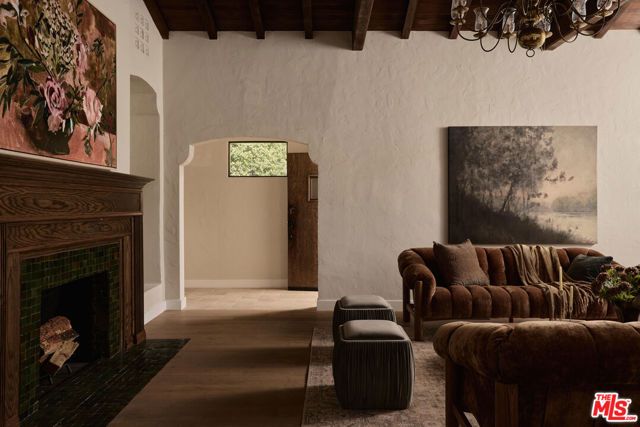 6255 Del Valle Drive, Los Angeles, CA 90048