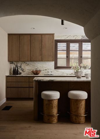 6255 Del Valle Drive, Los Angeles, CA 90048