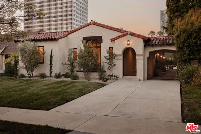 6255 Del Valle Drive, Los Angeles, CA 90048