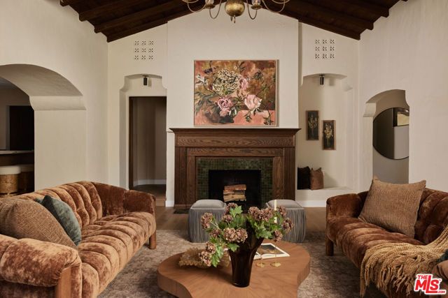 6255 Del Valle Drive, Los Angeles, CA 90048