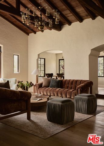 6255 Del Valle Drive, Los Angeles, CA 90048