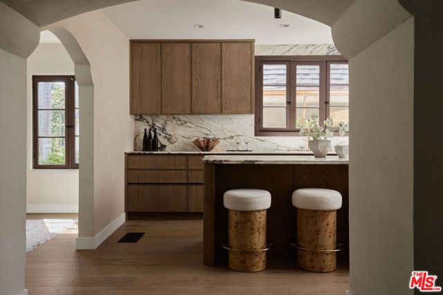 6255 Del Valle Drive, Los Angeles, CA 90048