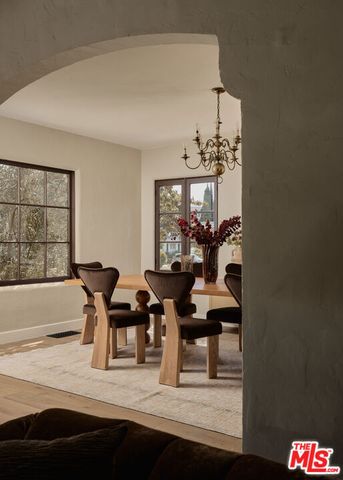 6255 Del Valle Drive, Los Angeles, CA 90048