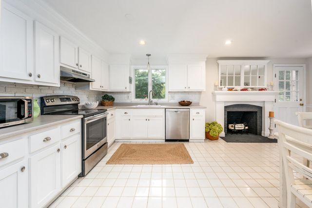 99 Old Post Road, Centerville, MA 02632
