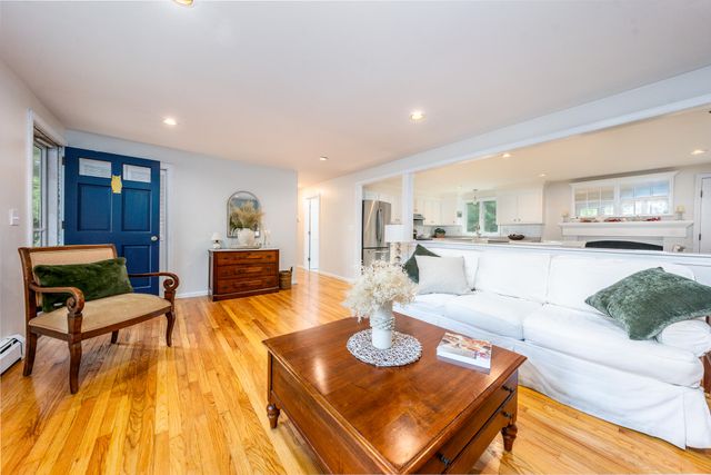 99 Old Post Road, Centerville, MA 02632