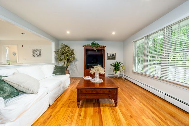 99 Old Post Road, Centerville, MA 02632
