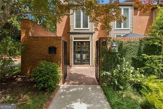8 Willow Glen NE, Atlanta, GA 30342