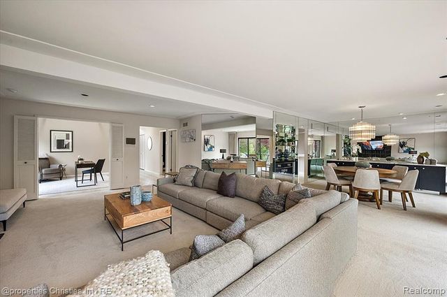 2189 Colony Club Court, West Bloomfield, MI 48322