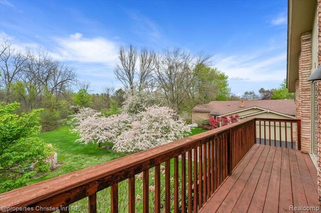 2189 Colony Club Court, West Bloomfield, MI 48322