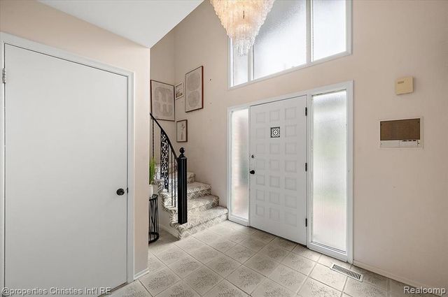 2189 Colony Club Court, West Bloomfield, MI 48322