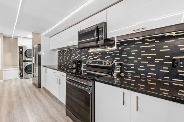 4641 Wild Indigo Street 433, Houston, TX 77027