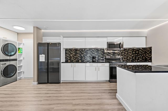 4641 Wild Indigo Street 433, Houston, TX 77027