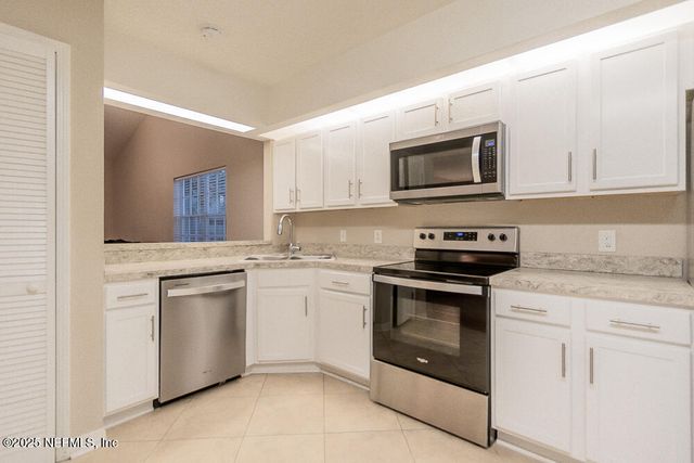 11060 WANDERING OAKS Drive, Jacksonville, FL 32257