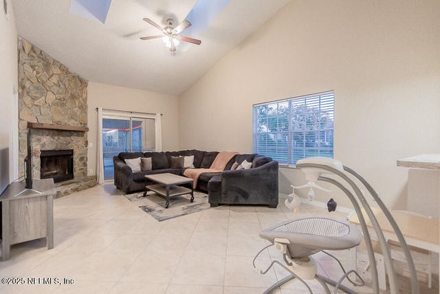 11060 WANDERING OAKS Drive, Jacksonville, FL 32257