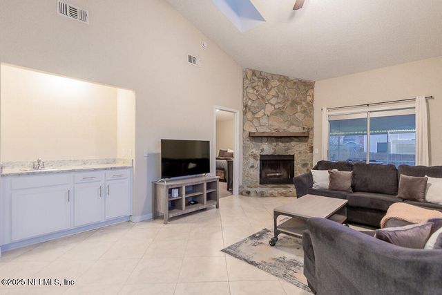 11060 WANDERING OAKS Drive, Jacksonville, FL 32257