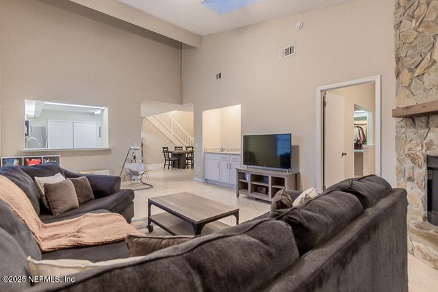 11060 WANDERING OAKS Drive, Jacksonville, FL 32257