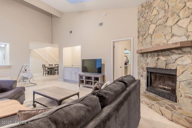 11060 WANDERING OAKS Drive, Jacksonville, FL 32257