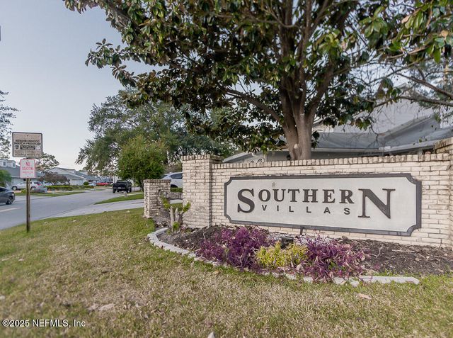 11060 WANDERING OAKS Drive, Jacksonville, FL 32257