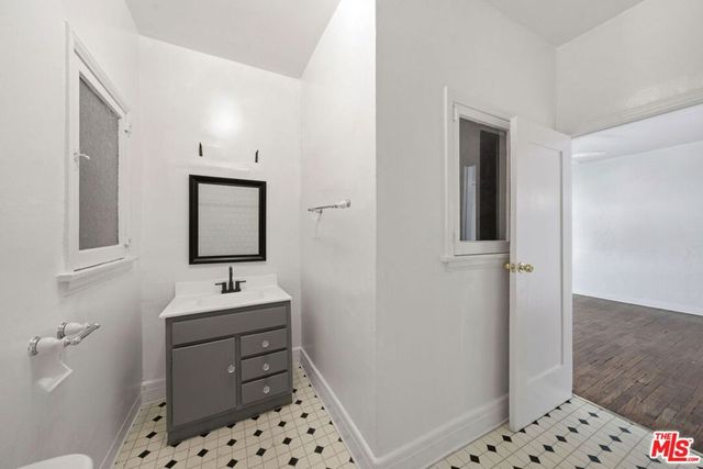 3209 Descanso Drive 35, Los Angeles, CA 90026