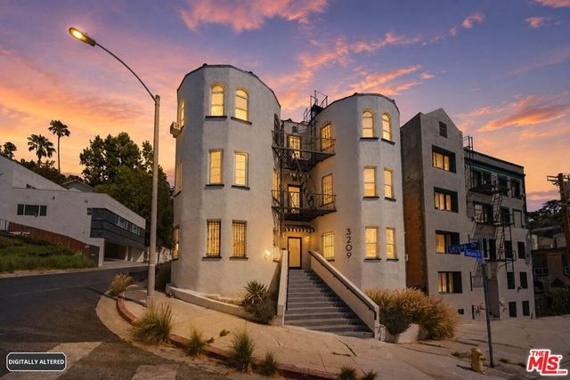 3209 Descanso Drive 35, Los Angeles, CA 90026